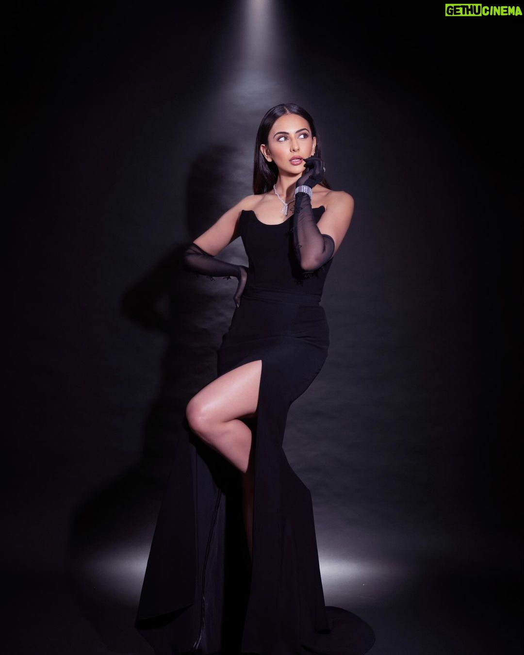 Rakul Preet Singh Instagram - Black is mystery 🖤 Outfit @stada_couture Jewellery @notandas_jewellers Gloves @labelankitajain Footwear @rossobrunelloofficial Styled by @anshikaav Assisted by @bhatia_tanisha Makeup @im__sal Hair @aliyashaik28 Shot by @deepak_das_photography
