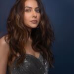 Rakul Preet Singh Instagram – Blingy nights 🖤 

Outfit @gauravguptaofficial
Jewellery @anmoljewellers
Footwear @jimmychoo

Styled by @anshikaav
Assisted by @bhatia_tanisha @tanazfatima
Makeup @im__sal
Hair @aliyashaik28
Shot by @dinesh_ahuja