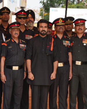 Ram Charan Instagram - Truly an honour to be a part of the Azad Ka Amrit Mahostav to pay tribute to the real heroes who sacrificed their lives for our freedom 🙏🙏

#75yearsofIndependence #IndianArmy