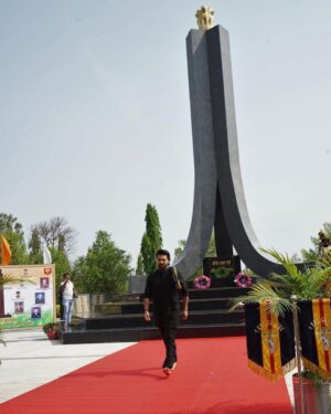 Ram Charan Instagram - Truly an honour to be a part of the Azad Ka Amrit Mahostav to pay tribute to the real heroes who sacrificed their lives for our freedom 🙏🙏

#75yearsofIndependence #IndianArmy