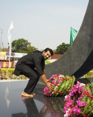 Ram Charan Instagram - Truly an honour to be a part of the Azad Ka Amrit Mahostav to pay tribute to the real heroes who sacrificed their lives for our freedom 🙏🙏

#75yearsofIndependence #IndianArmy