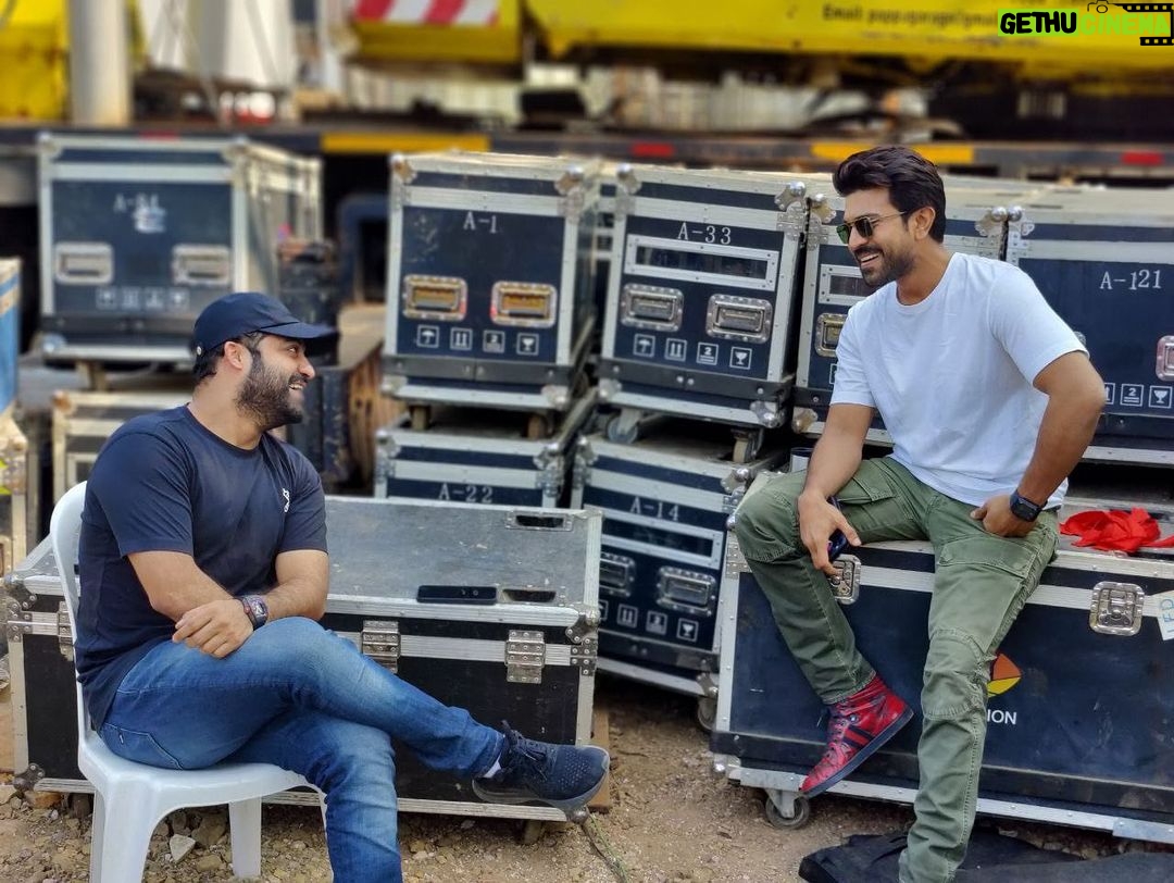 Ram Charan Instagram - Backstage bromance… Gearing up for #RoarofRRRinMumbai … Rajasthan music