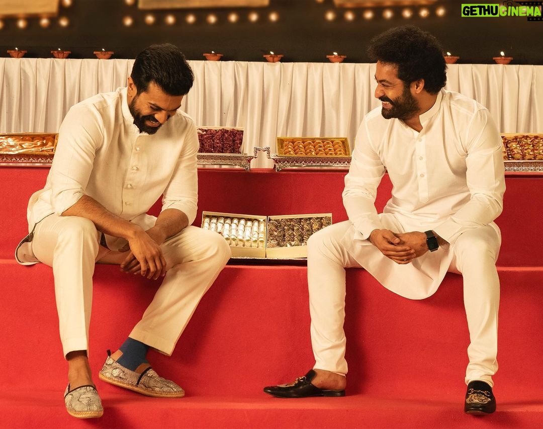Ram Charan Instagram - Always keep the spirit of togetherness alive!! Happy Diwali !! ❤️💫
