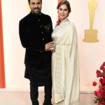 Ram Charan Instagram - Oscar Love ❤️ #oscar2023 Thank you @ssrajamouli Garu & family We are here for India 🇮🇳 #jaihind Dream team @nikitajaisinghani for styling ram @sandysartistry hair and make up @jayantireddylabel my saree @binagoenkaofficial my exquisite jewels @arifminhaz photos @magic.energy spiritual balance @swamynathkorlapati & @prashanthkunchapu biggest support.