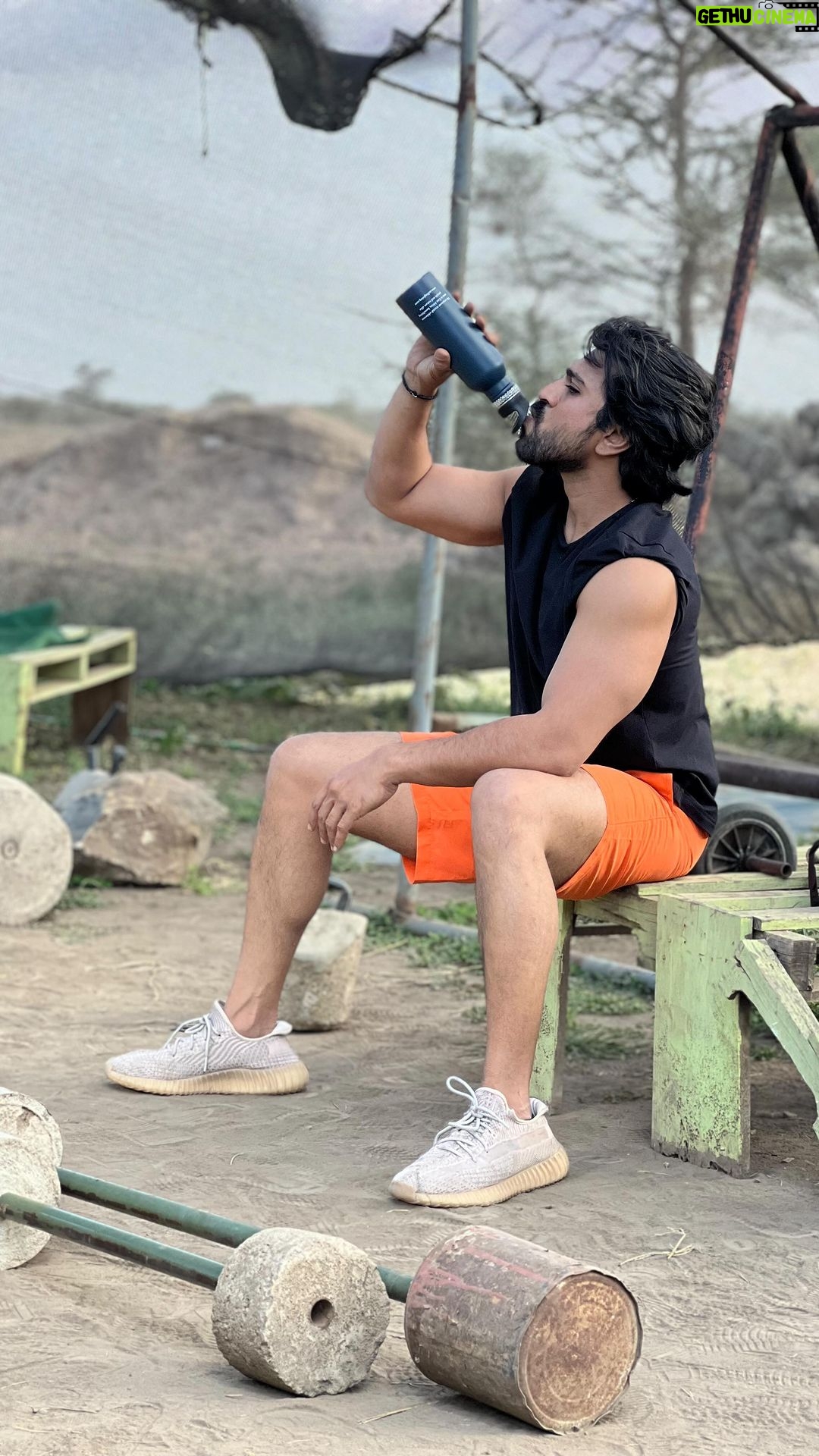 Ram Charan - 1.5 Million Likes - All set for my upcoming schedule 👍🏼
- workout has no vacation !