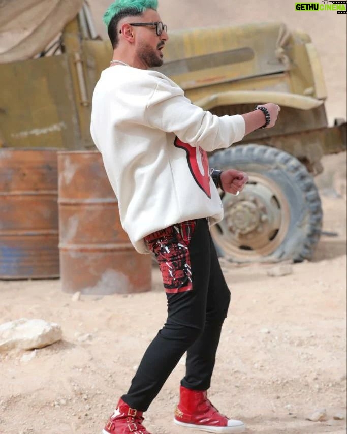 Ramez Galal Instagram - 💪👊 #رامز_موفي_ستار #رامز_جلال