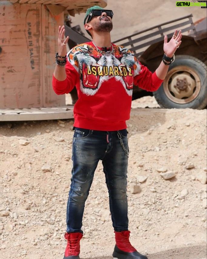 Ramez Galal Instagram - اللي هيتريق على النضاره 😎 هنخطفه على المغاره 😂 #رامز_موفي_ستار #رامز_جلال