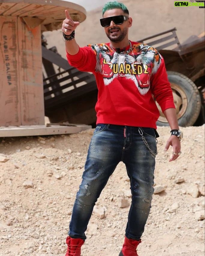 Ramez Galal Instagram - اللي هيتريق على النضاره 😎 هنخطفه على المغاره 😂 #رامز_موفي_ستار #رامز_جلال