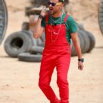 Ramez Galal Instagram - سالوبت احمر وشعر اخضر 🤷‍♂️ فاضلي جزمة صفرا وابقى إشارة مرور 🚦😂 #رامز_موفي_ستار #رامز_جلال