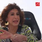 Ramez Galal Instagram - الانثى المتفزلكة اللى بتشتغلنا وعايشة فى دور المتأنتكة, ملكة الاتيكيت امينة شلباية 😀 #رامز_نيفر_اند