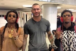 Randy Orton Instagram - From the airport to a #SoldOut #WWEDay1  in ATL. #RKMigBros 

@riddlebro @migos @yrntakeoff @offsetyrn @quavohuncho