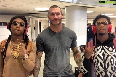 Randy Orton Instagram - From the airport to a #SoldOut #WWEDay1  in ATL. #RKMigBros @riddlebro @migos @yrntakeoff @offsetyrn @quavohuncho