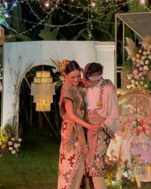 Ranty Maria Instagram - lau, i love you and i’m happy for you both.
indra, thank you for existing because i know how deeply in love my best friend is to you, and i know you do too.
take care of each other. God bless you and your beautiful new family.
🤍