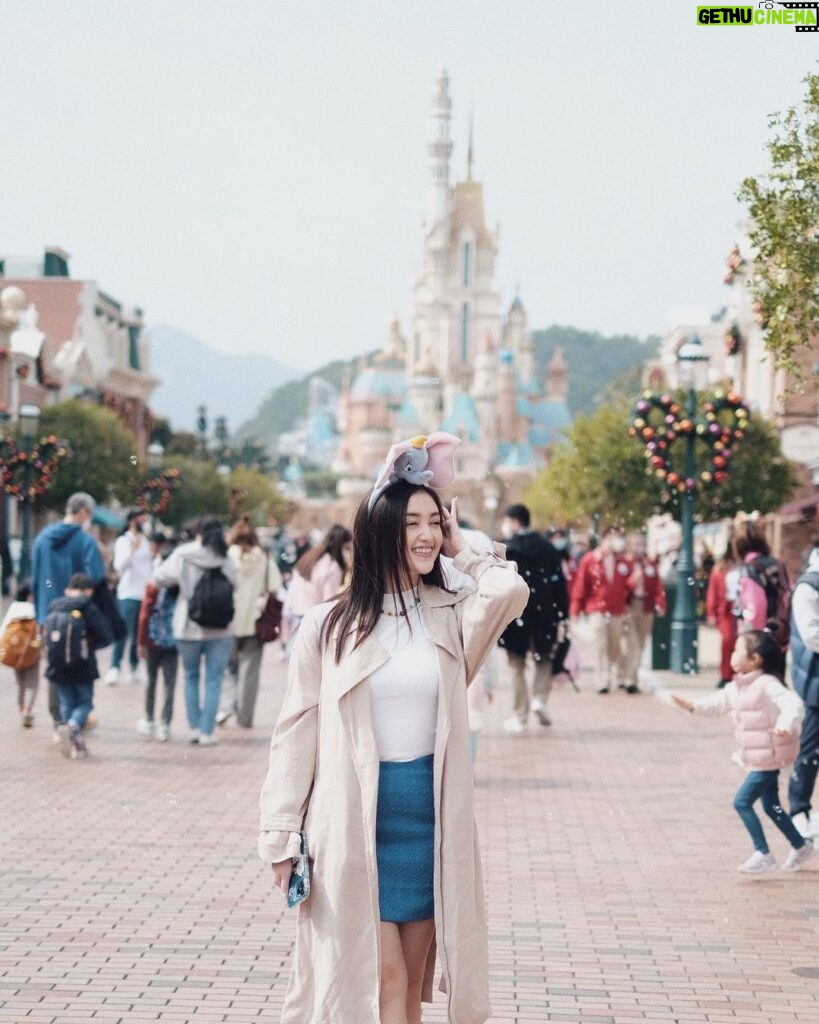 Ranty Maria Instagram - it truly is the happiest place on earth💖 Disneyland Hongkong