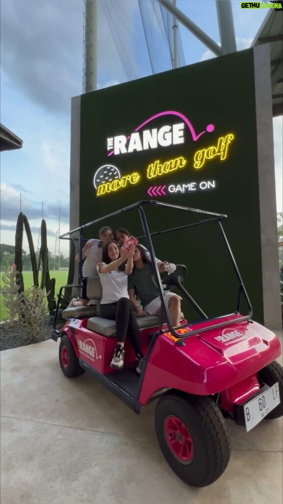 Ranty Maria Instagram - It’s a wrap! what a wonderful day at The Range with @rantymaria and family at our VVIP Bay 😎 After having fun practicing and playing games while enjoying our signature menu, then we invited them to play in our mini golf area! What a great experience! 🔥 The Range is for everyone! If you can hit, you can play! See you next time 🎉🥳 #TheRangeDIGPIK #TheRangePIK #TheRange #MiniGolf #InRange #TheFutureOfDrivingRange #DamaiIndahGolf