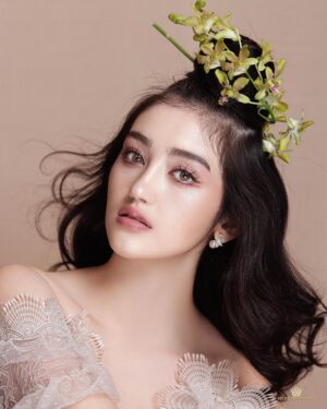 Ranty Maria Instagram - H.E.R
@rantymaria 
#lensedbyfandyfd @fandy_the @fdphotographybeauty @fdphotography90 
#styledbybellyiverzon @bellyiverzon 
#makeup @cielmakeupartist 
#dress @nancywongcouture 
#hair do @ami1890_hairstylist 
#nails @azuminails 
#flowers by @liliane.florist 
#fdphotographystudio #fdphotography #fdcelebritybeautyportrait #fdphotography2022