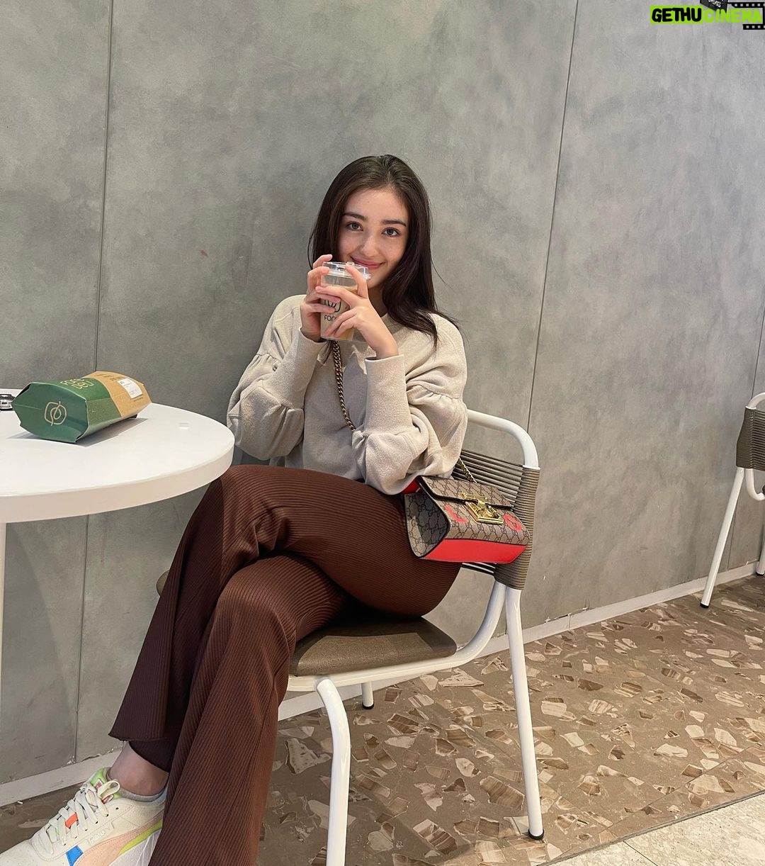 Ranty Maria Instagram - gantian difotoin doi