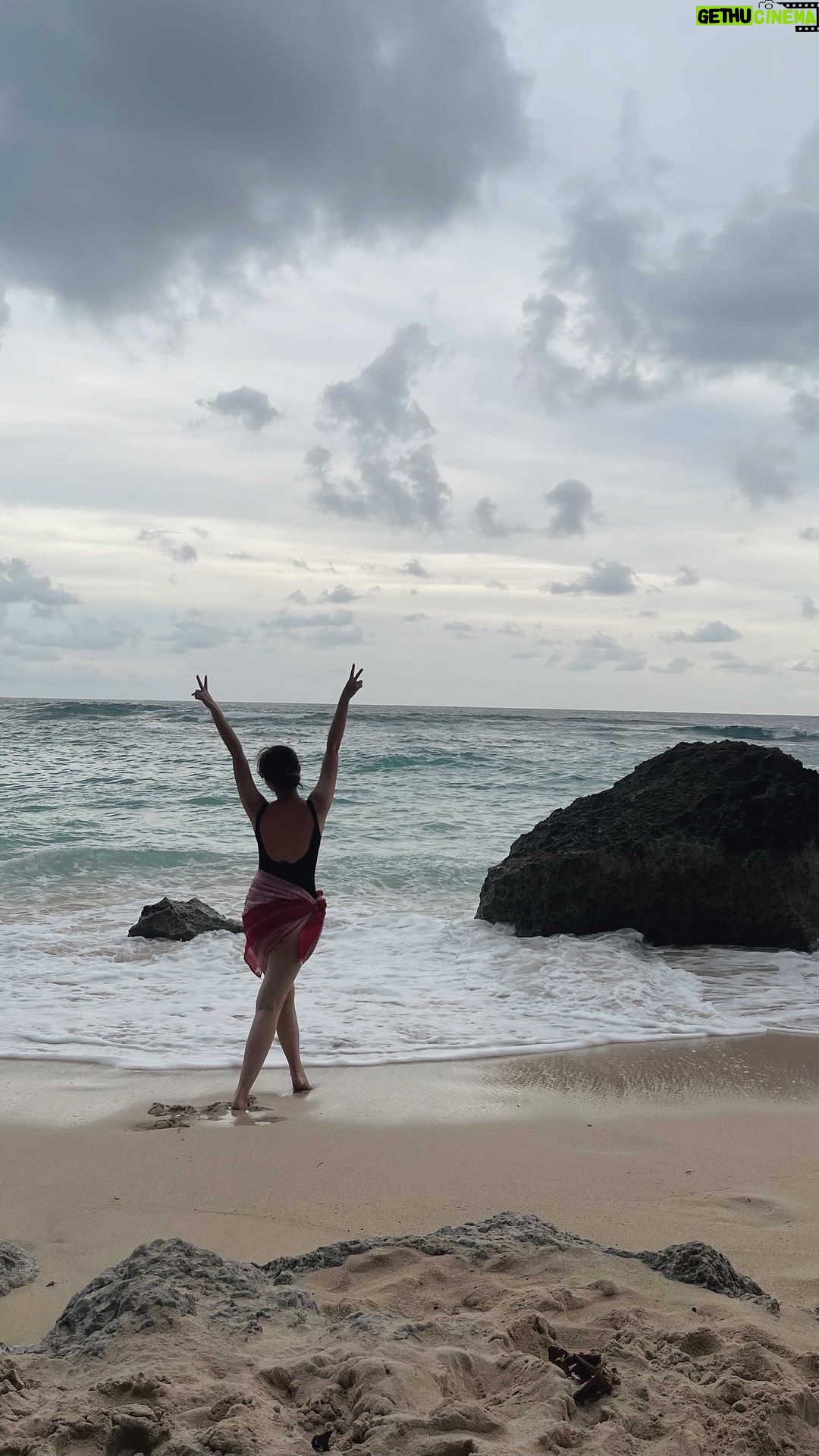 Ranty Maria Instagram - the beach makes me happy