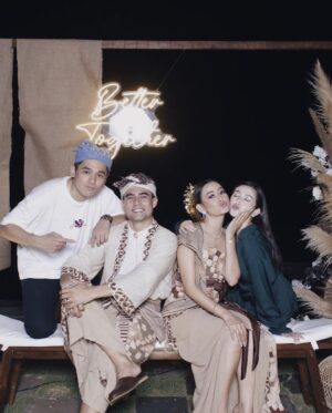 Ranty Maria Instagram - lau, i love you and i’m happy for you both.
indra, thank you for existing because i know how deeply in love my best friend is to you, and i know you do too.
take care of each other. God bless you and your beautiful new family.
🤍