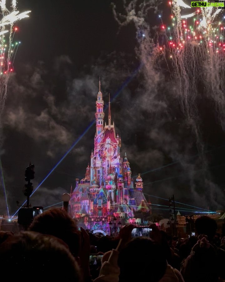 Ranty Maria Instagram - our new year’s eve 💙💖🥹 Hong Kong Disneyland