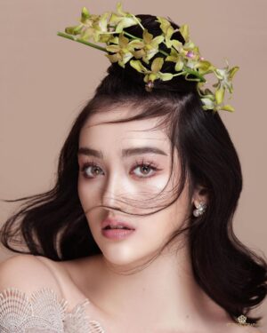 Ranty Maria Instagram - H.E.R
@rantymaria 
#lensedbyfandyfd @fandy_the @fdphotographybeauty @fdphotography90 
#styledbybellyiverzon @bellyiverzon 
#makeup @cielmakeupartist 
#dress @nancywongcouture 
#hair do @ami1890_hairstylist 
#nails @azuminails 
#flowers by @liliane.florist 
#fdphotographystudio #fdphotography #fdcelebritybeautyportrait #fdphotography2022