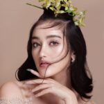 Ranty Maria Instagram - H.E.R @rantymaria #lensedbyfandyfd @fandy_the @fdphotographybeauty @fdphotography90 #styledbybellyiverzon @bellyiverzon #makeup @cielmakeupartist #dress @nancywongcouture #hair do @ami1890_hairstylist #nails @azuminails #flowers by @liliane.florist #fdphotographystudio #fdphotography #fdcelebritybeautyportrait #fdphotography2022