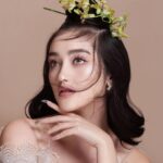 Ranty Maria Instagram - H.E.R @rantymaria #lensedbyfandyfd @fandy_the @fdphotographybeauty @fdphotography90 #styledbybellyiverzon @bellyiverzon #makeup @cielmakeupartist #dress @nancywongcouture #hair do @ami1890_hairstylist #nails @azuminails #flowers by @liliane.florist #fdphotographystudio #fdphotography #fdcelebritybeautyportrait #fdphotography2022