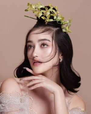 Ranty Maria Instagram - H.E.R
@rantymaria 
#lensedbyfandyfd @fandy_the @fdphotographybeauty @fdphotography90 
#styledbybellyiverzon @bellyiverzon 
#makeup @cielmakeupartist 
#dress @nancywongcouture 
#hair do @ami1890_hairstylist 
#nails @azuminails 
#flowers by @liliane.florist 
#fdphotographystudio #fdphotography #fdcelebritybeautyportrait #fdphotography2022