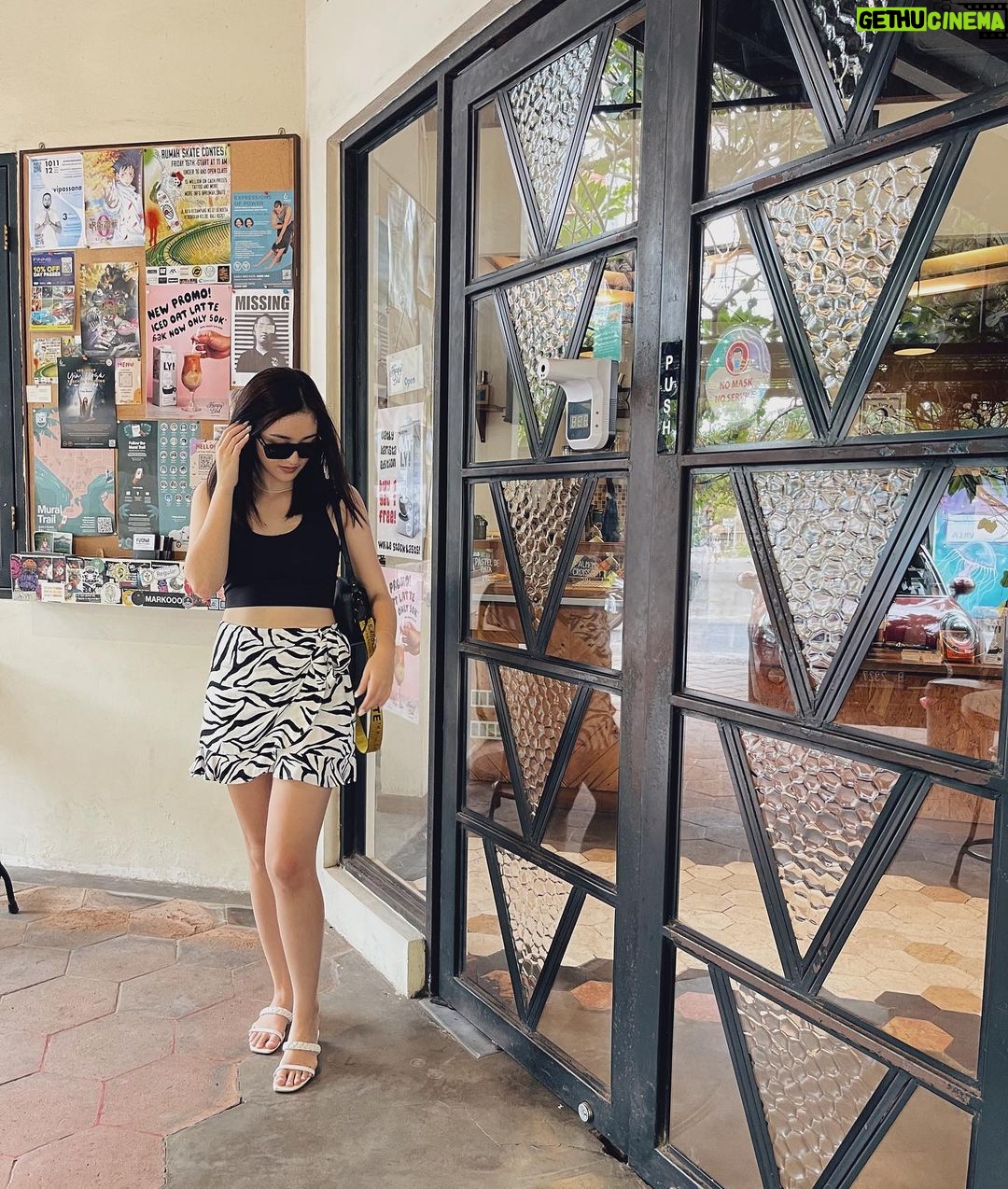 Ranty Maria Instagram - out for some coffee