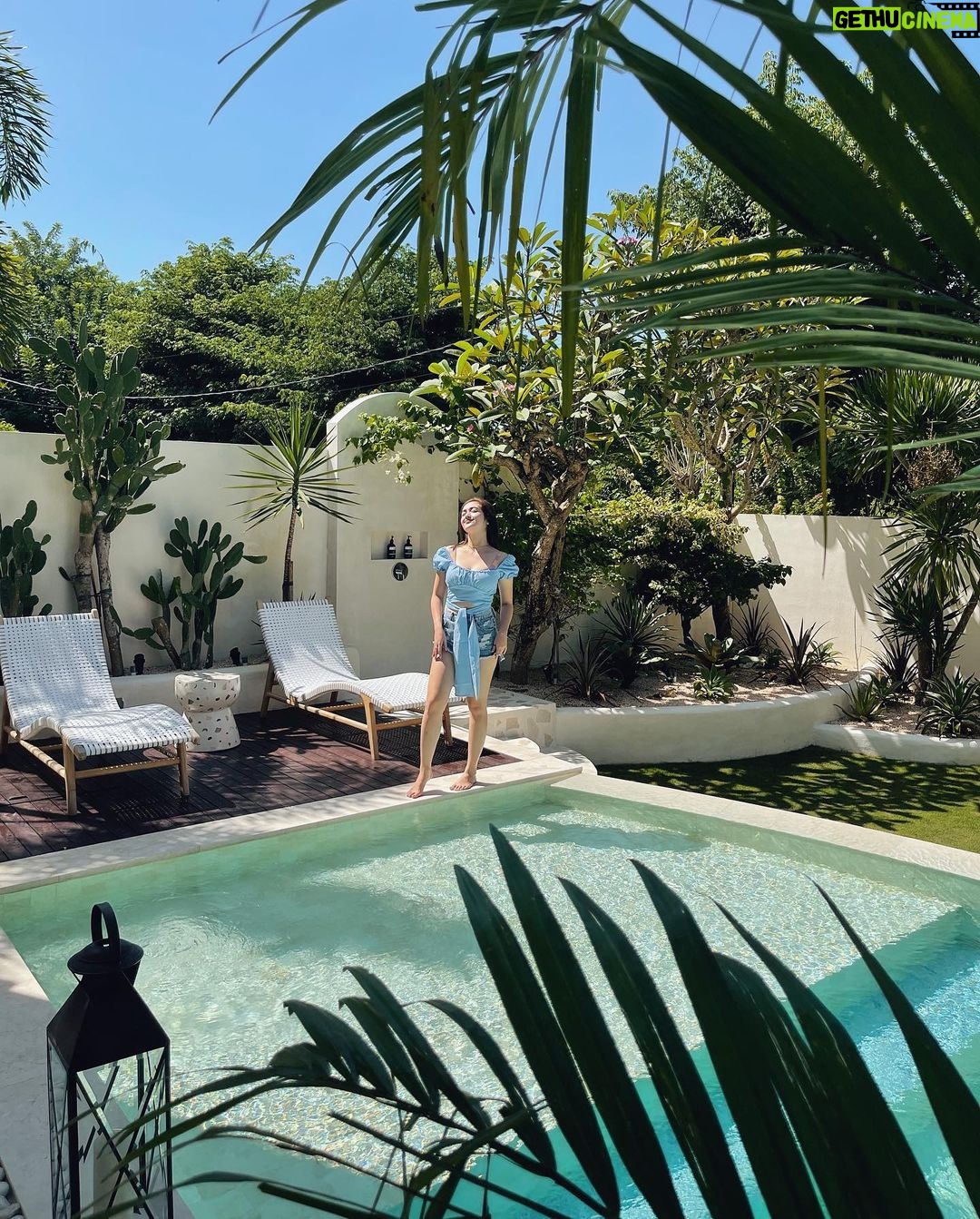 Ranty Maria Instagram - here comes the sun🌞💙 . @casaphilip @house_of_reservations