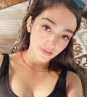 Ranty Maria Instagram - freck·le
/ˈfrek(ə)l/

a small patch of light brown color on the skin, often becoming more pronounced through exposure to the sun.