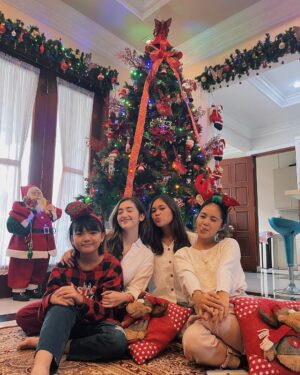Ranty Maria Instagram - Merry Christmas. ❤️🎄