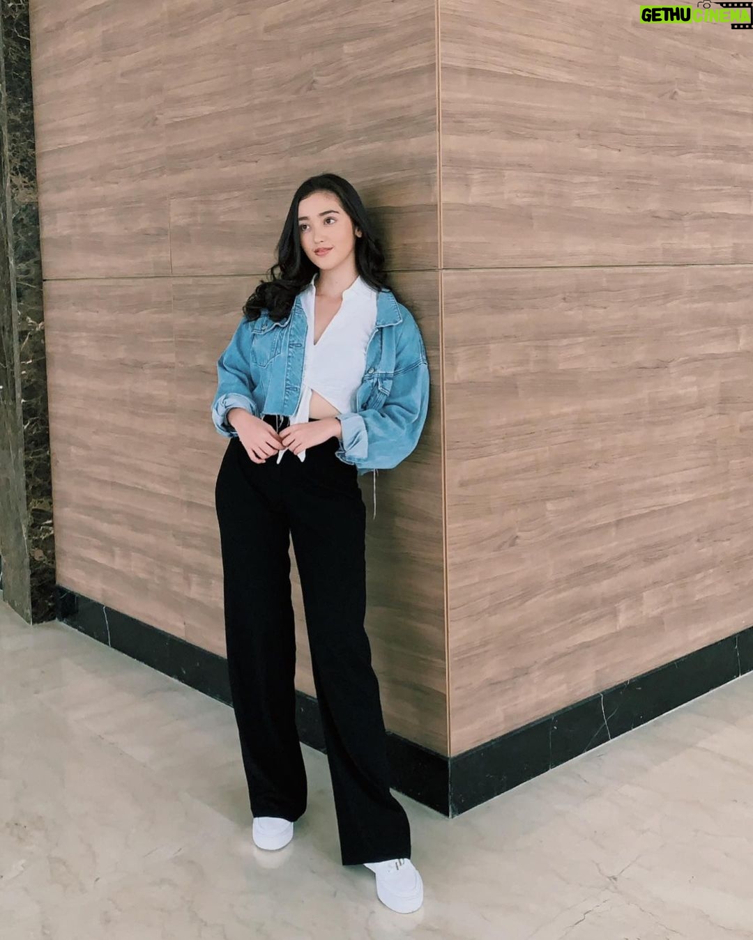 Ranty Maria Instagram - hi. whats ur all time fav emoji? mine is 🥺