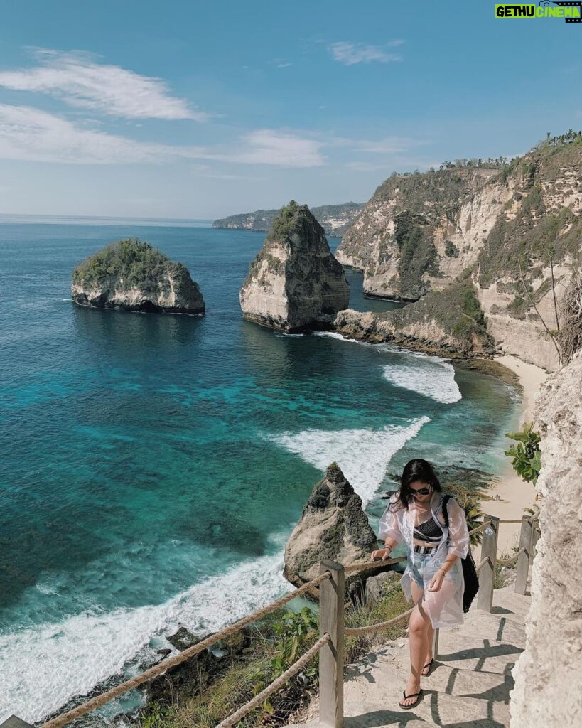Ranty Maria Instagram - iri banget sama yg liburan jadi post foto pas liburan 2 tahun lalu di nusa penida aja deh🥺