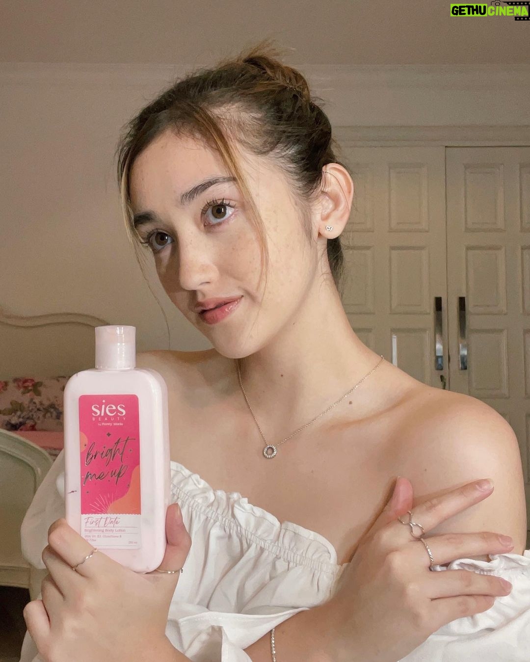 Ranty Maria Instagram - Salah satu bentuk mencintai diri sendiri adalah menjaga dan merawat tubuh kita. with Bright Me Up - Brightening Body Lotion from Sies Beauty lengkapi nutrisi harian kulit kalian agar selalu terlihat sehat dan glowing. plus, ada instant brightening efek yang hasilnya juga membuat kulit menjadi lebih cerah! have you take care of your body today? :) #SiesBeauty #BodyLotion #Cerah5DetikTanpaEdit