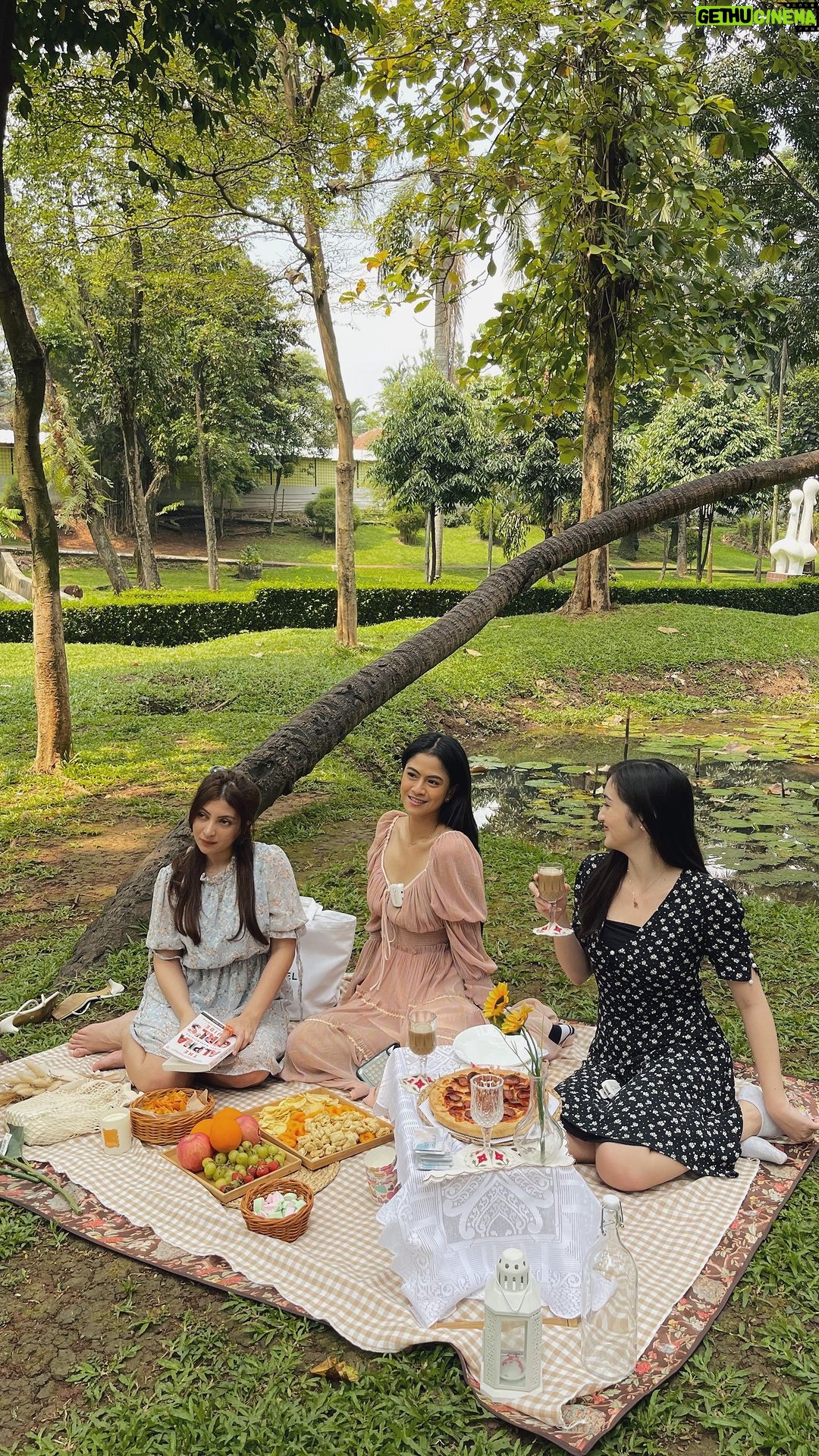 Ranty Maria Instagram - picnic date with SRAH💚💖
