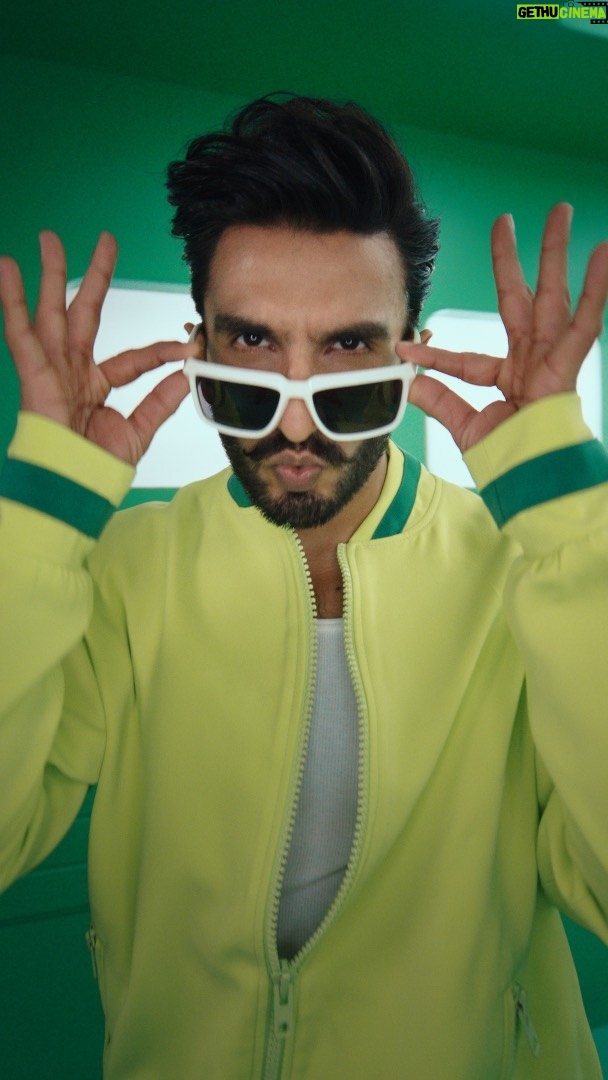 Ranveer Singh Instagram - VIBE HAI! 👻🌈 #TicTacLife #VibeHai @yashrajmukhate