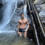 Raphael Sander Instagram - Lavando a alma! . . #riodejaneirotrip #riodejaneirocity #atorbrasileiro #cachoeiradohorto #turismobrasil #photodump Cachoeira Do Horto