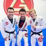 Raphael Sander Instagram – Visitando a escola de Jiu Jitsu da qual sou cria, @gbamericas! 

Descobri a arte suave no final de 2018 e já se passaram quase quatro anos. Me apaixonei pelo Jiu! 

Sou eternamente grato aos meus mestre @danielbz.gb e @solcuca que, desde o primeiro dia, acreditaram em mim! 

É uma honra fazer parte da escola Gracie Barra! Oss! 

📸 @kleinmarina_ (obrigado pelas fotos e vídeos, Marina👊🏼)

🥋 @dr.rodrigobarreto & @luizacosta0709 (gratidão pelo treino)

Obs: Dr. Rodrigo me finalizou numa chave Americana no final, mas não consegui postar o vídeo todo! 
.
.
.
#jiujitsulifestyle #jiujitsuparatodos #jiujitsubrasileiro #atorbrasileiro #brazilianjiujitsu #graciebarra #graciebarrabrasil #vidasaudavel #healthylifestyle #gbamericas Gb Americas