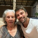 Raphael Sander Instagram – Visitando minha avó Carmen! 92 anos, professora! 

Criou os 7 filhos e filhas sozinha! 

Apesar de todas as dificuldades que a vida lhe apresentou, nunca abandonou ninguém, nunca passou a perna em ninguém e deu educação pra todos os filhos, sobrinhos e netos!

É um exemplo de força e resiliência na minha família! 

Vejo muito dela na minha mãe e na minha irmã! 
.
.
.
#sagradafamilia #forçafeminina #vovolinda #visitandovovó Rio de Janeiro, Rio de Janeiro