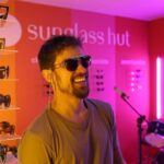 Raphael Sander Instagram - Recebi um convite especial da @SunglassHut para vir conhecer o Hotel Sephora no Rio de Janeiro! Quero compartilhar com vocês os óculos maravilhosos que encontrei aqui! Eu já escolhi os meus preferidos e se você quiser escolher os seus também, aproveite a promoção Compre & Ganhe até dia 30/09! Na compra do segundo óculos, você ganha uma cordinha de óculos de sol exclusiva! E não para por aí, até o dia 14, se você comprar dois óculos, você ganha também 40% de desconto! Vai lá e escolhe o seu! . . . #sunglasshut #sngh #findeveryshadeofyou #atorbrasileiro #hotelsephora2022 #vidadeator Copacabana Palace