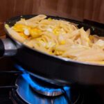 Raphael Sander Instagram - Sabe aquela receita fácil e rápida? Vem que eu te ensino a fazer um delicioso macarrão com ovo! 😋 . . #receitarapida #receitasfit #receitafacil #vidasaudavel #alimentacaosaudavel São Paulo, Brazil