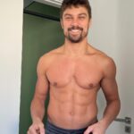 Raphael Sander Instagram - Rotina pra sair de casa de manhã! . . #everydaylife #rotinadiaria #vidadeator #saopaulocity #sundayvibes #domingorelax São Paulo, Brazil