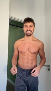 Raphael Sander Instagram - Rotina pra sair de casa de manhã! . . #everydaylife #rotinadiaria #vidadeator #saopaulocity #sundayvibes #domingorelax São Paulo, Brazil