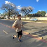 Raphael Sander Instagram - Aprendendo a correr pelas ruas de São Paulo! . . #vidasaudavel #healthylifestyle #corridaderua #saopaulocity #exerciciodiario #atorbrasileiro São Paulo, Brazil