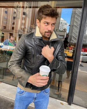 Raphael Sander Instagram - Pausa pro cafezinho!☕️
.
.
.
#coffeetime #coffeelover #horadocafe