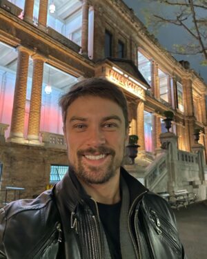 Raphael Sander Instagram - Exposição sobre modernismo ontem na Pinacoteca de SP! Adorei! 
.
.
.
#pinacotecasp #saopaulocity #atorbrasileiro #brazilianactor #modernismobrasileiro #exposiçãodearte
