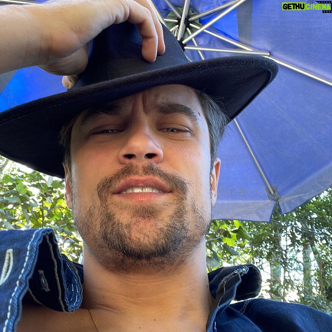 Raphael Sander - 4.7K Likes - #tbtā¤ļø da gravação do vĆdeo clipe āBeijo Ocupadoā das incrĆveis @lucyalves e @micheleandrade! Atuei como o boy que pede carona pra elas na estrada! Gravamos em marƧo desse ano! Foi demais!
.
.
#beijoocupado #lucyalves #micheleandrade #atorbrasileiro #brazilianactor #videoclipe
