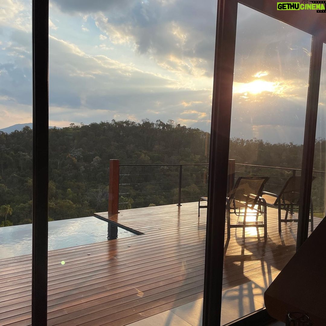 Raphael Sander Instagram - Curtindo esse paraíso que fica a uma hora e meia de São Paulo! @altodagalicia @holmy . . . #altodagalicia #holmy #atorbrasileiro #turismobrasil #bomjesusdosperdoes #braziltrip #dicasdeviagens #turismosaopaulo #healthylifestyle #violaoiniciante #musicabrasileira Bom Jesus dos Perdões