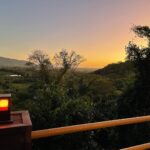 Raphael Sander Instagram - Meu lugar favorito de meditação! Sempre que venho ao Rio, eu faço de tudo pra dar um pulo lá! Quem aí também curte meditar? . . . #meditacaododia #pedrabranca #meditationpractice #domingorelax #riodejaneirotrip #atorbrasileiro Parque Estadual da Pedra Branca